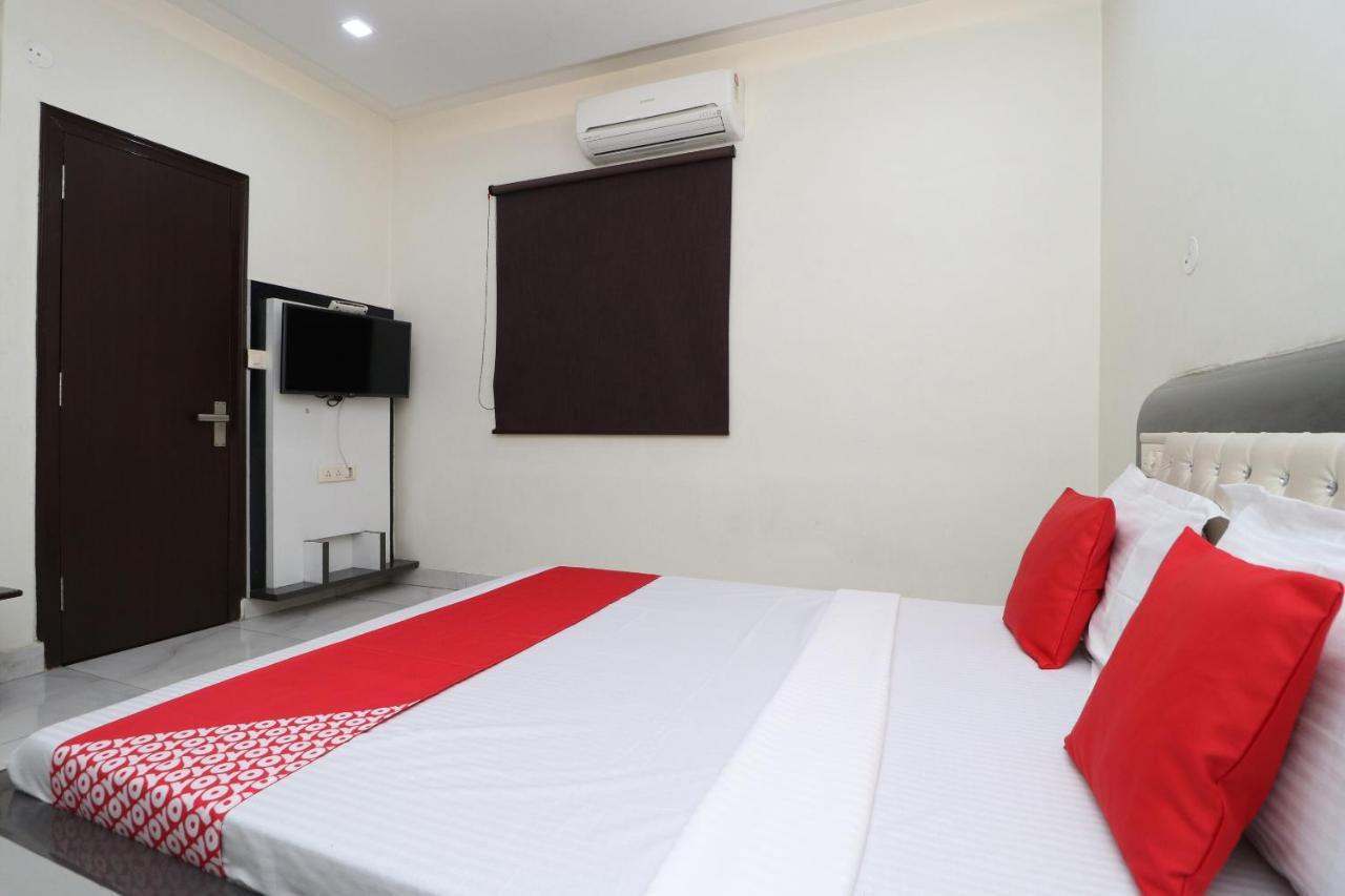 OYO 29637 Hotel Kakkar Ludhiana Bagian luar foto