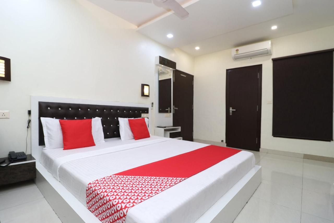 OYO 29637 Hotel Kakkar Ludhiana Bagian luar foto