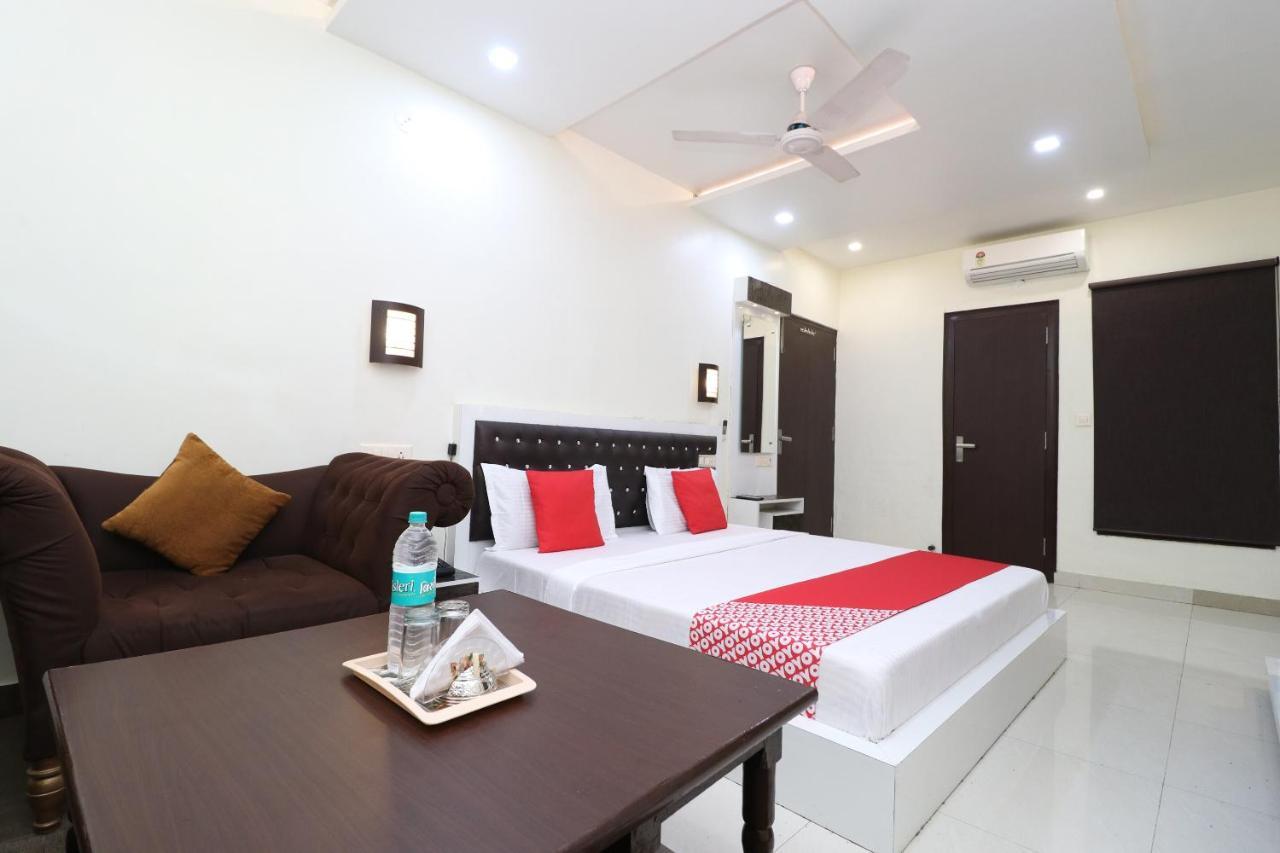 OYO 29637 Hotel Kakkar Ludhiana Ruang foto