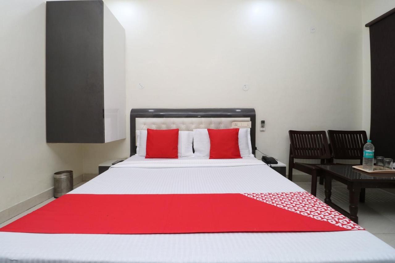 OYO 29637 Hotel Kakkar Ludhiana Bagian luar foto